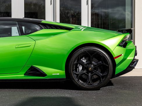 Used 2023 Lamborghini Huracan Tecnica image 13