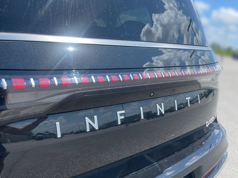 Used 2025 INFINITI QX80 Sensory AWD/4WD image 12