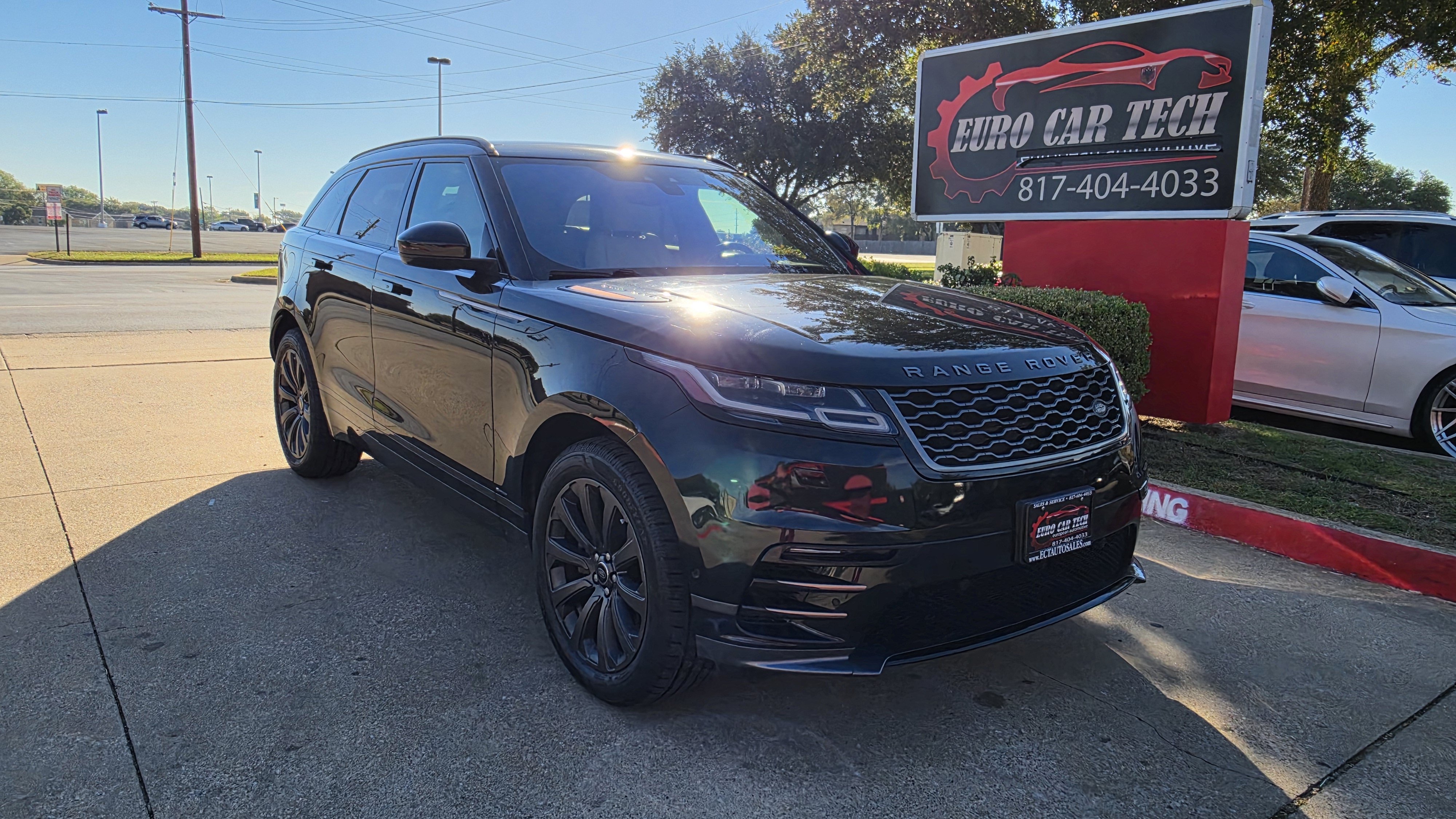 Used 2018 Land Rover Range Rover Velar R-Dynamic SE AWD/4WD image 6