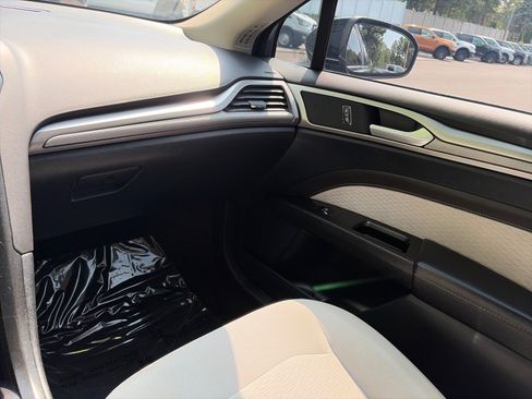 Used 2019 Ford Fusion SE w/ Equipment Group 151A FWD image 19