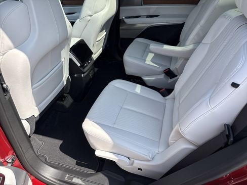 New 2026 Cadillac Vistiq Luxury image 8