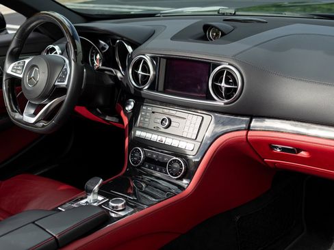 Used 2019 Mercedes-Benz SL 550 image 43