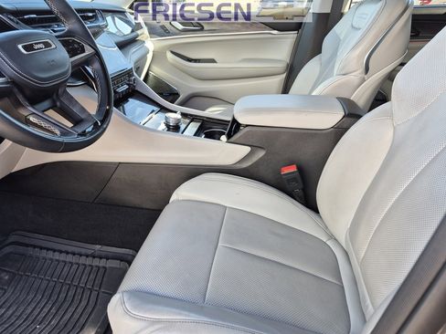 Used 2022 Jeep Grand Cherokee L Overland w/ Advanced Protech Group III image 16