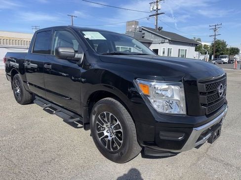 Used 2023 Nissan Titan SV w/ SV Convenience Package image 3