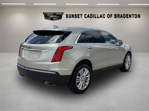 Used 2017 Cadillac XT5 Premium Luxury FWD image 3