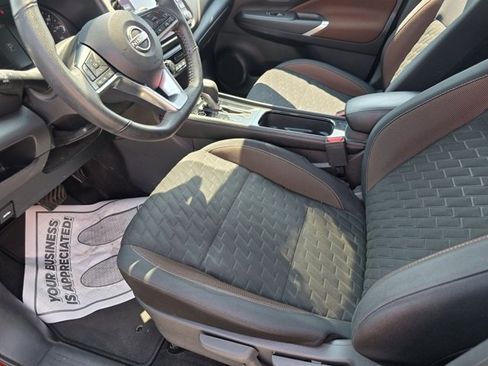 Used 2023 Nissan Kicks SR image 17