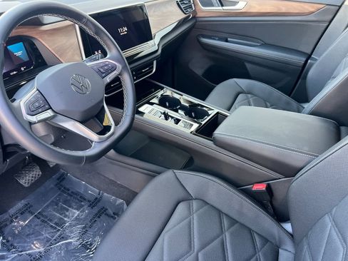 Used 2025 Volkswagen Atlas SE image 12