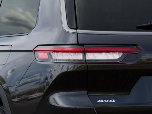 New 2026 Jeep Grand Cherokee L Limited w/ Limited Altitude Package AWD/4WD image 9