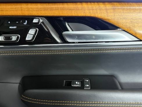 Used 2023 Jeep Grand Wagoneer Series III AWD/4WD image 33