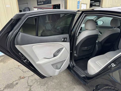 Used 2011 Kia Optima LX w/ Convenience Pkg image 19