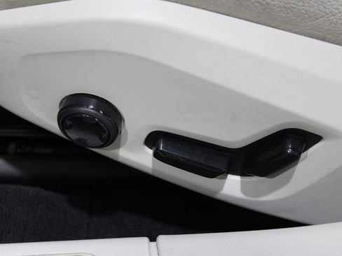 Used 2017 Volvo S90 T6 Momentum w/ Vision Package image 24