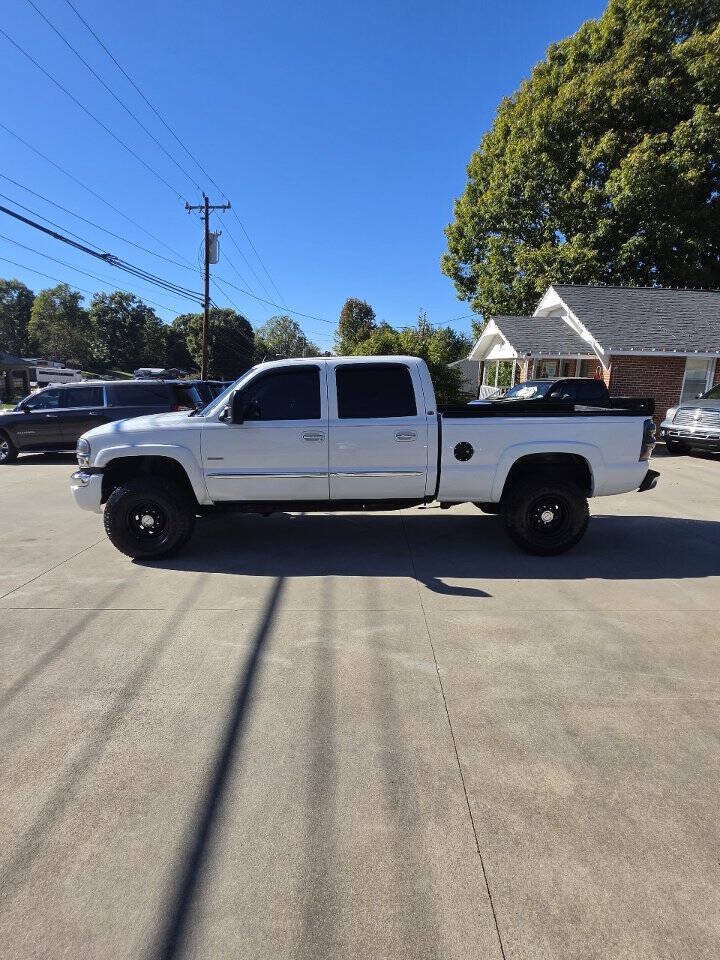 Used 2007 GMC Sierra 2500 SLT w/ Heavy-Duty Power Package AWD/4WD image 3