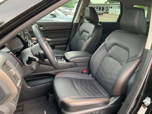 Used 2024 Nissan Pathfinder Platinum FWD image 25