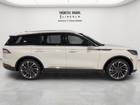 New 2026 Lincoln Aviator Reserve w/ Illumination Package RWD image 6