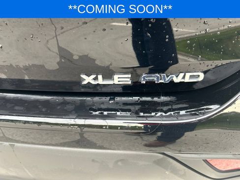 Used 2022 Toyota Highlander XLE AWD/4WD image 17