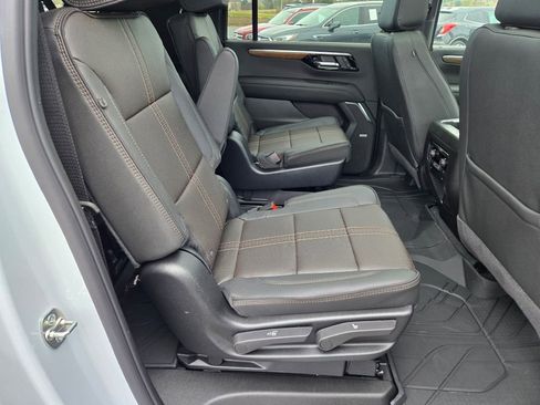 Used 2026 Chevrolet Suburban High Country w/ Sun And Tow Package AWD/4WD image 9