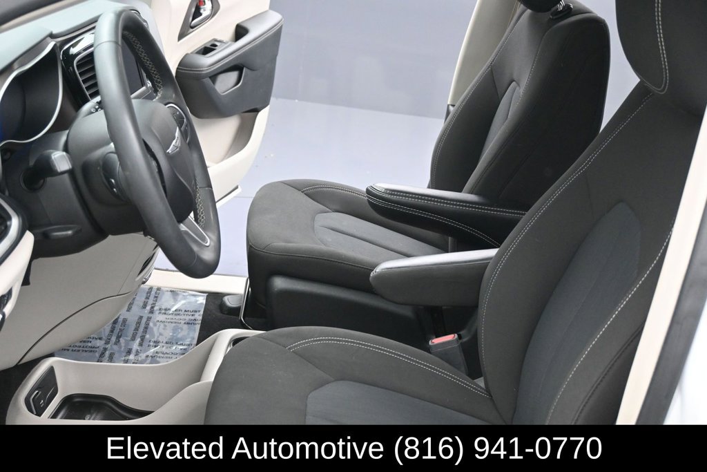 Used 2023 Chrysler Voyager LX FWD image 16