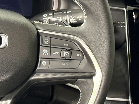 New 2025 Jeep Grand Cherokee Laredo X image 18