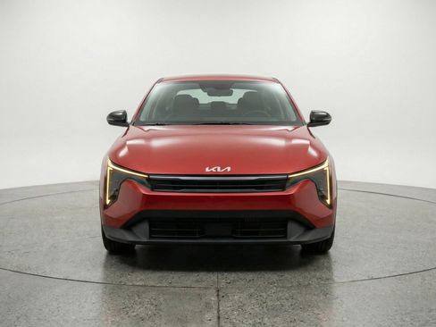 Used 2025 Kia K4 LXS image 2