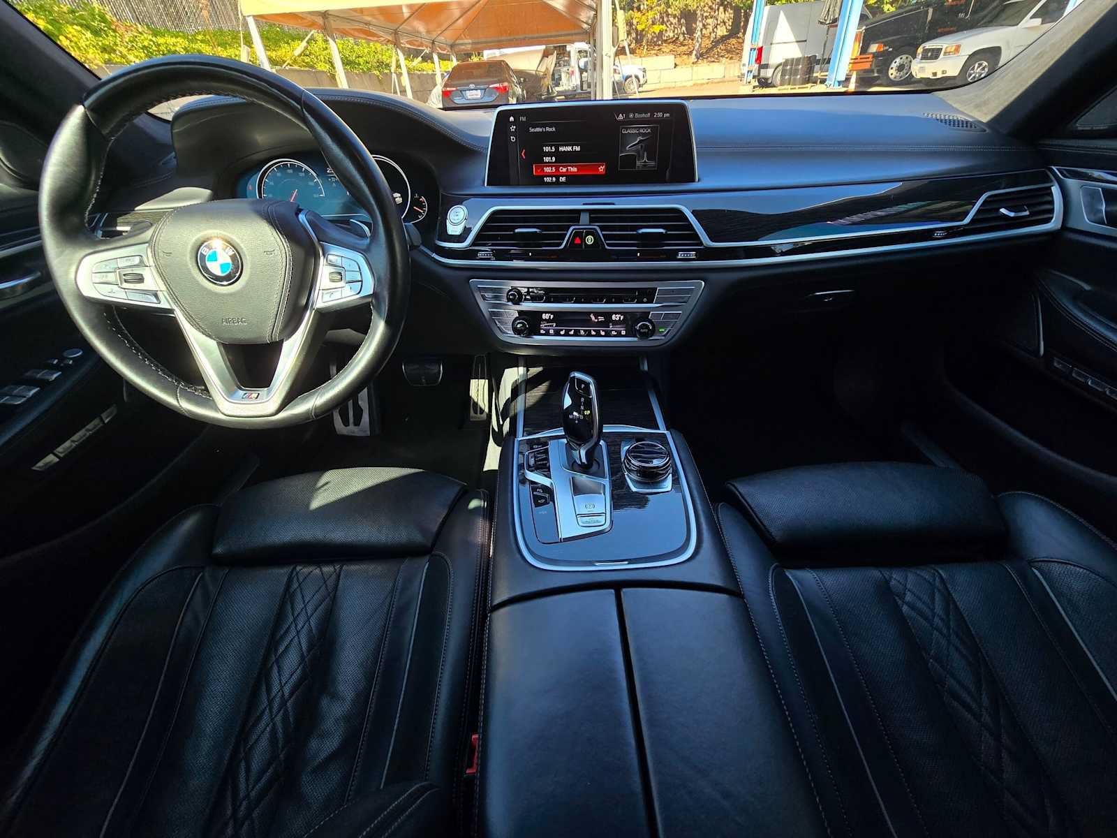 Used 2018 BMW 750i RWD image 18