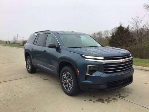 New 2026 Chevrolet Traverse LT image 1