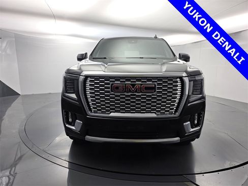 Used 2023 GMC Yukon Denali w/ Advanced Technology Package image 2