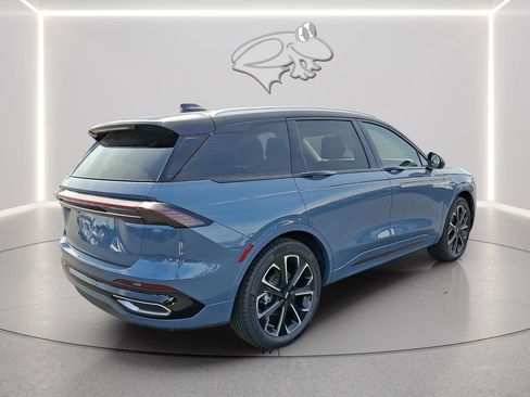 New 2026 Lincoln Nautilus Reserve image 4