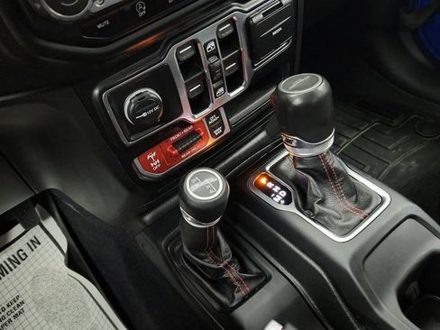 Used 2021 Jeep Gladiator Rubicon w/ LED Lighting Group AWD/4WD image 15