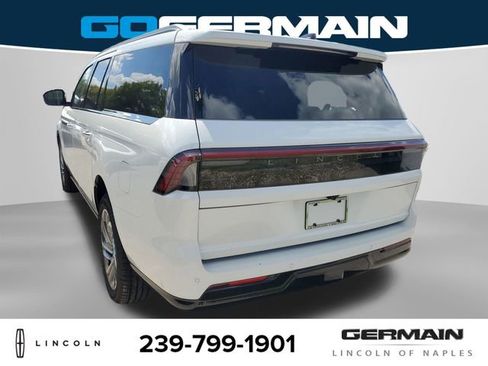 New 2025 Lincoln Navigator L Reserve image 10