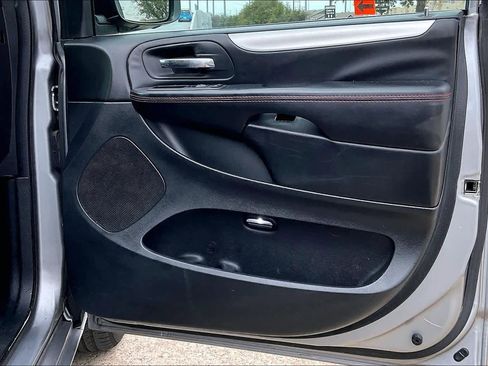 Used 2019 Dodge Grand Caravan GT image 28
