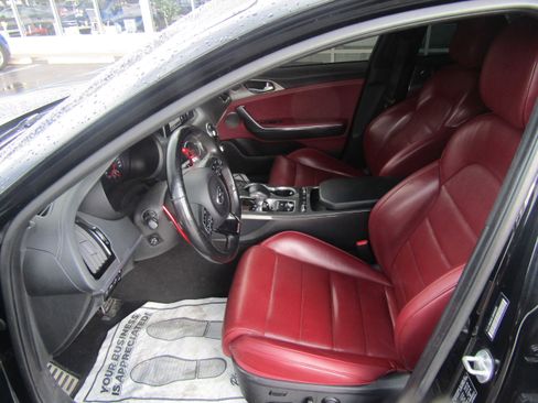 Used 2019 Kia Stinger GT2 AWD/4WD image 9