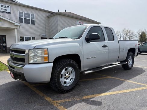 Used 2011 Chevrolet Silverado 1500 LT AWD/4WD image 2