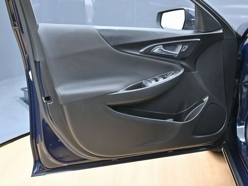 Used 2018 Chevrolet Malibu LT image 37