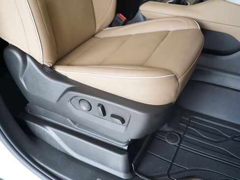 Used 2024 Chevrolet Tahoe Premier AWD/4WD image 28