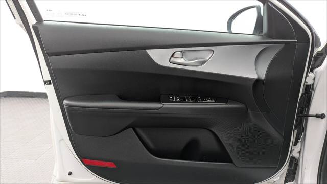 Used 2022 Kia Forte LXS w/ LXS Technology Package FWD image 13