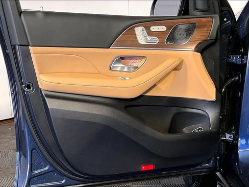 New 2026 Mercedes-Benz GLS 450 4MATIC image 11