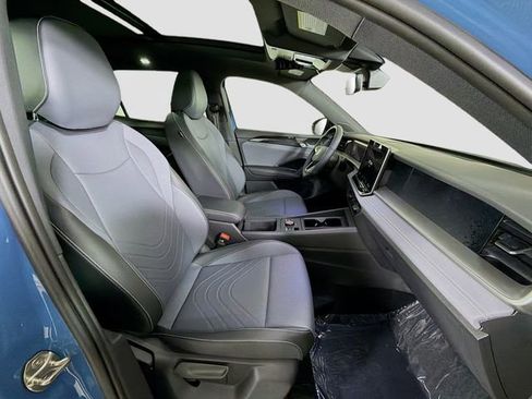 New 2026 Volkswagen Tiguan SE R-Line FWD image 28