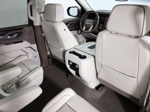 Used 2023 GMC Yukon XL Denali w/ LPO, Floor Liner Package AWD/4WD image 43