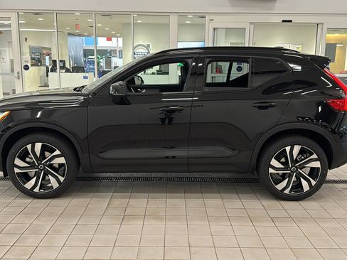 Used 2026 Volvo XC40 B5 Ultra w/ Protection Package Premier image 8