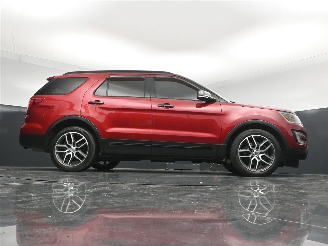 Used 2017 Ford Explorer Sport w/ Equipment Group 401A AWD/4WD image 30