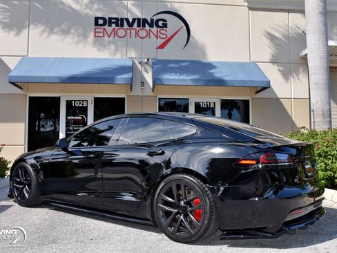 Used 2023 Tesla Model S Plaid image 17