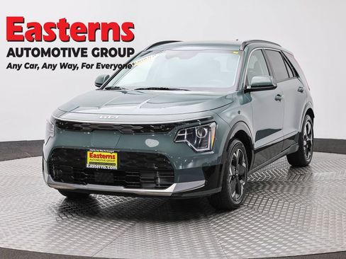 Used 2023 Kia Niro Wind w/ Wind Preserve Package FWD image 1