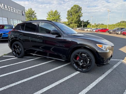 Used 2023 Alfa Romeo Stelvio Veloce AWD/4WD image 11