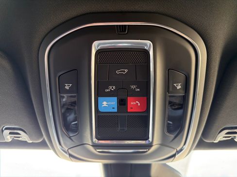 Used 2025 Jeep Wagoneer L Series II AWD/4WD image 22