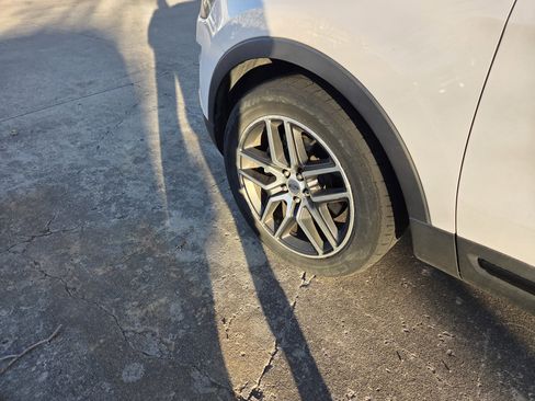 Used 2017 Ford Explorer Sport image 9