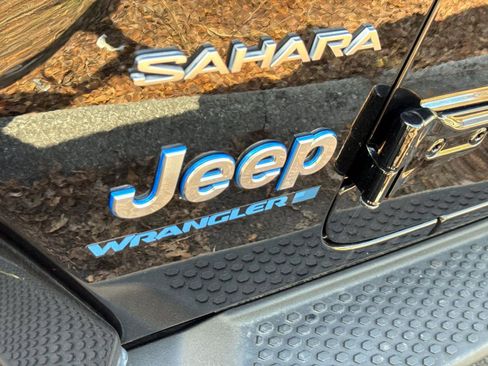 Used 2023 Jeep Wrangler Unlimited Sahara w/ Cold Weather Group image 8