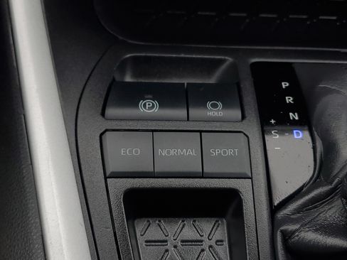 Used 2024 Toyota RAV4 XLE FWD image 27