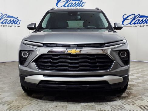 Used 2025 Chevrolet TrailBlazer LT FWD image 3