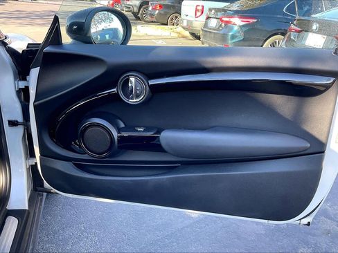 Used 2020 MINI Cooper 2-Door Hardtop image 25