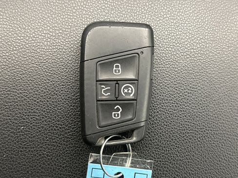 Used 2020 Volkswagen Atlas Cross Sport SE w/ Towing Package image 22